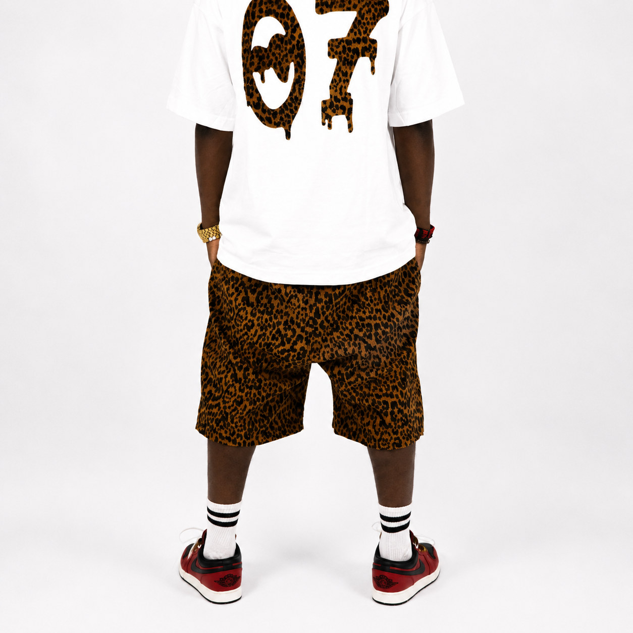 Ensemble t -shirt oversize à col rond brodé léopard & short élastique léopard