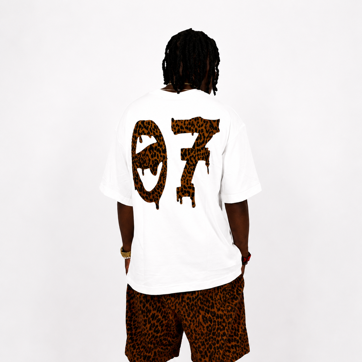 Ensemble t -shirt oversize à col rond brodé léopard & short élastique léopard